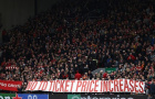 CĐV Liverpool gỡ bỏ cờ tại khán đài The Kop để phản đối tăng giá vé