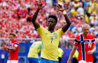 Vinicius Junior nắm đằng chuôi trong cuộc đấu với Real