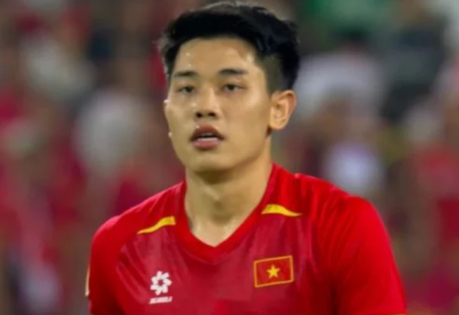 Nguyễn Đình Bắc và bài học khắc nghiệt từ HLV Kim Sang-sik