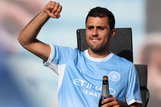 Maresca ấn định ngày Rodri hội quân giữa ồn ào vụ Barca