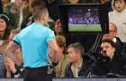 UEFA muốn trả lại vị trí trung tâm cho trọng tài
