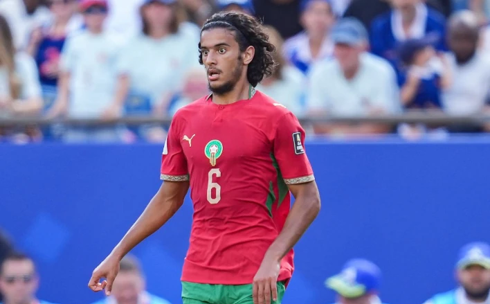 Ayyoub Bouaddi mang dáng dấp mỏ neo hoàn hảo cho Man City
