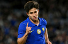 Vừa gia nhập Chelsea, Satpayev lập tức sang Burnley