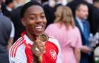 Arsenal giữ chân Lewis-Skelly trước sự chèo kéo của MU