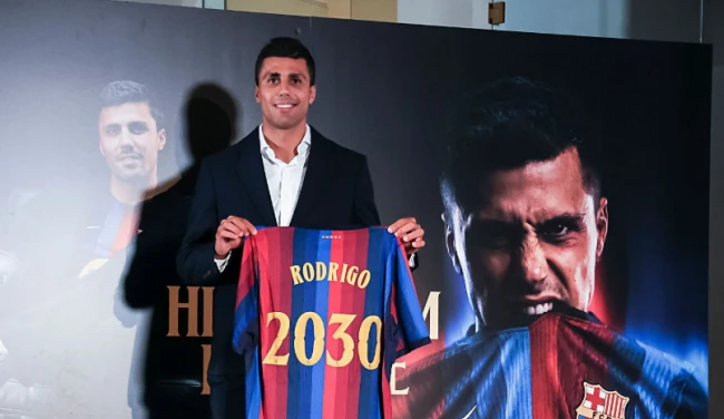 Người thắng kẻ thua khi Rodri gia nhập Barcelona