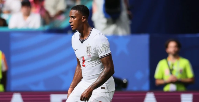 Ezri Konsa là 'bảo hiểm' cho tham vọng của Arsenal