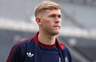 Điều gì khiến Lewis Hall quay lưng với Man Utd?
