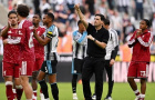 Liverpool giật lại một điểm và bài toán cho Iraola
