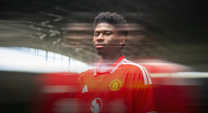 CĐV hối thúc Man Utd mua thêm tân binh sau Baleba