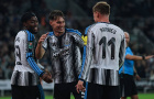 Cú đúp của Barnes giúp Newcastle nhọc nhằn hạ West Brom tại EFL Cup