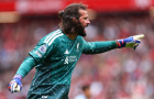 Alisson nổi điên đá thủng bảng trọng tài sau trận hòa của Liverpool