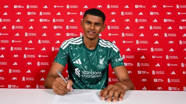 Liverpool chiêu mộ mua thủ môn cao 2m01, Lucca Brughmans