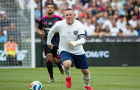 Rooney chặn cả máy bay của MU vì bị đồng đội giấu quần