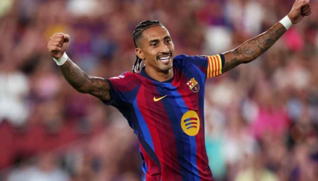 Raphinha tiếp quản băng đội trưởng Barcelona