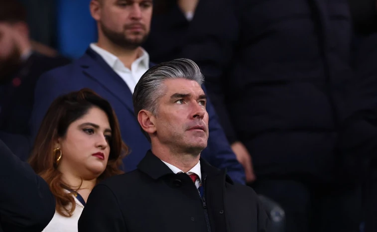 Ai sẽ thay thế Richard Hughes ở Liverpool?
