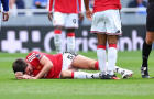 Maguire bị đau sau pha va chạm mạnh với cầu thủ Everton