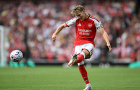 Odegaard tái hiện thời khắc Bergkamp tại Arsenal