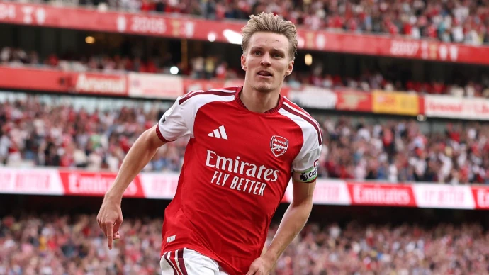 Schmeichel ấn tượng trước đẳng cấp của Odegaard