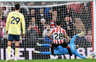 David Raya gọi pha cản penalty là khoảnh khắc bước ngoặt