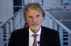 Lineker chê Ratcliffe điều hành MU tệ hơn cả nhà Glazer