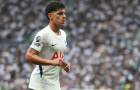 Lewis-Skelly gọi tân binh Tottenham là đối thủ khó nhằn nhất