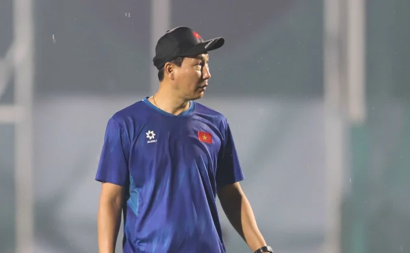 CĐV Thái Lan tranh cãi trước phát biểu của HLV Kim Sang-sik