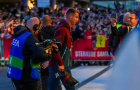 Bị ngó lơ, Ronaldo tức giận đi thẳng vào đường hầm