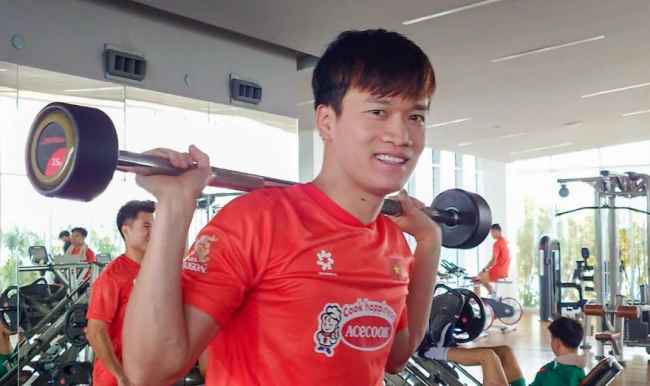 CĐV Malaysia dè chừng Hoàng Đức trước trận đấu ở FIFA ASEAN Cup
