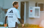 Người Argentina học cách yêu Messi và tiễn biệt một vị thần