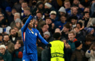Vì sao Xabi Alonso quay lưng với Estevao?