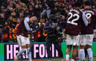 Malen gặp sự cố nguy hiểm khi ăn mừng bàn thắng trong chiến thắng của Aston Villa