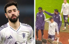 Bruno Fernandes chấn thương vẫn động viên sao trẻ MU sau trận thua Aston Villa