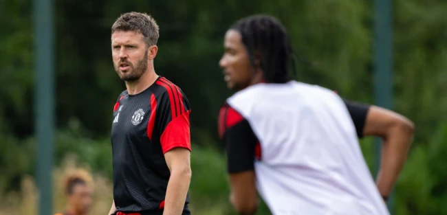 Michael Carrick với cuộc cách mạng nhân sự tại Man Utd
