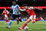Tzolis rực sáng, Arsenal tự tin đấu vụ Alvarez