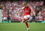 Odegaard tái hiện thời khắc Bergkamp tại Arsenal