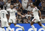 Mbappe lập cú đúp, Real Madrid phả hơi nóng lên Barcelona ở La Liga
