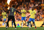 Rayan ghi bàn phút cuối, Brazil hú vía cầm hòa Australia