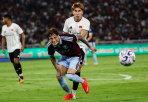 Cú trượt dài của Garnacho tại Aston Villa