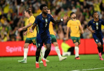 Vinicius bay cao, Brazil ngược dòng hạ Úc 4-2