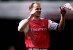 Dennis Bergkamp và đỉnh cao nghệ thuật xử lý trong không gian hẹp