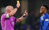 Estevao nhận thẻ vàng điên rồ khi Chelsea thua Arsenal
