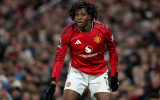 Neville bất ngờ khi 'wing-back trung bình' của MU lột xác