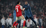 Hincapie hóa lá chắn thép đưa Arsenal tới Wembley