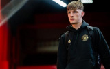 Carrick xúc động khi trao cơ hội cho con trai Fletcher