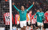 Van Dijk vượt Hyypia, lập kỷ lục ghi bàn cho Liverpool