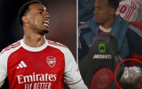 Hình ảnh Gabriel bó gối khiến CĐV Arsenal nín thở