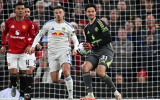 Bất chấp điểm yếu chơi chân Lammens vẫn là số một tại MU