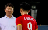 Rời sân phút 41, Đình Bắc khiến HLV Kim Sang-sik nhăn mặt