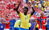 Vinicius Junior nắm đằng chuôi trong cuộc đấu với Real