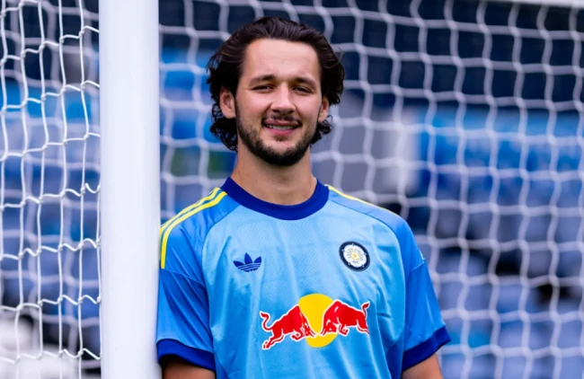 CHÍNH THỨC! Leeds chiêu mộ thành công James Trafford từ Man City